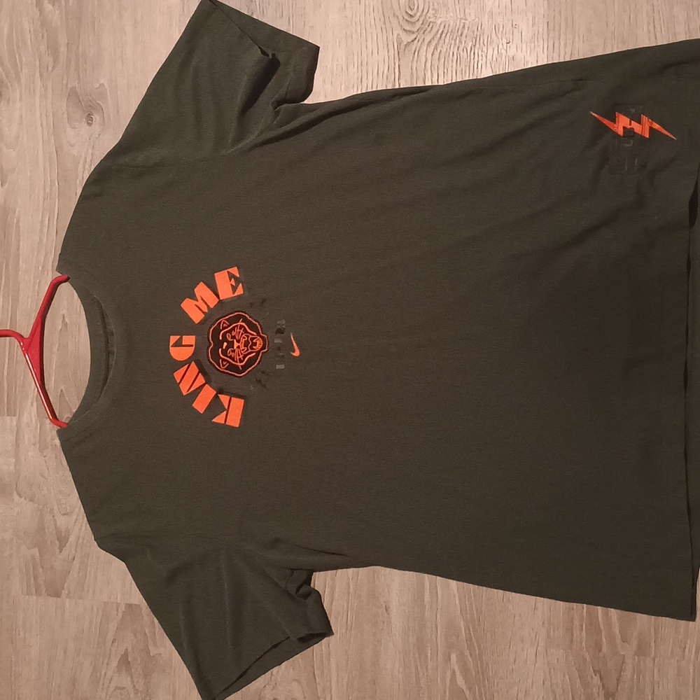 Nike Dri-Fit Lebron James "King Me" Tee Shirt size XL